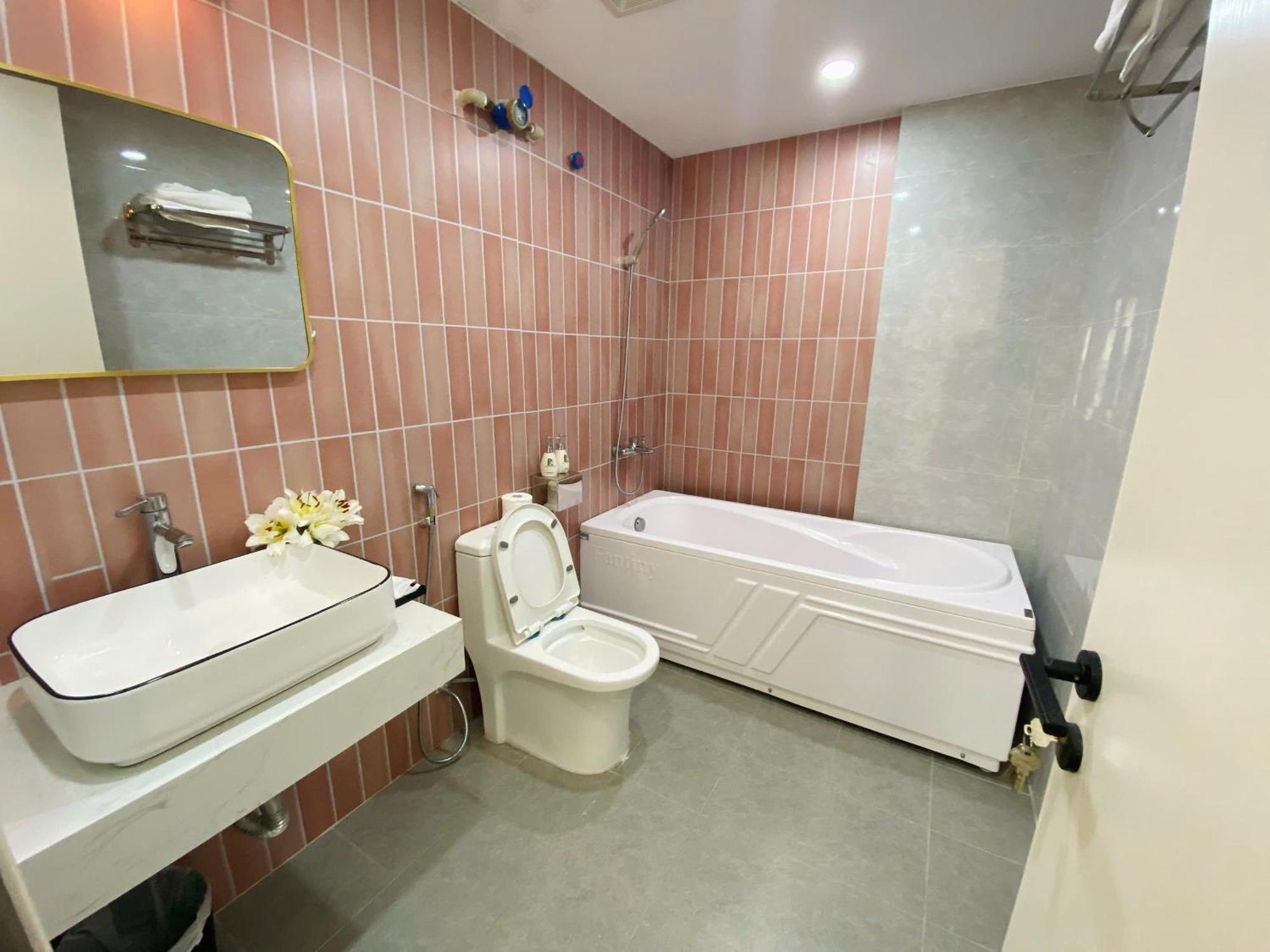 Luxe Paradise Residence 76 To Ngoc Van Hanoi Exterior foto